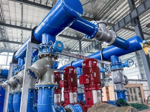 中建五局三公司裝配式機電工廠成功生產(chǎn)首個換熱泵組模塊，樹立行業(yè)新標桿